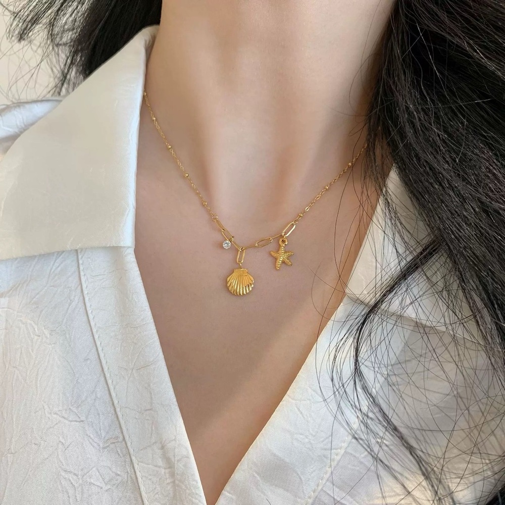 Stainless steel gold cute sea shell 🐚 with starfish necklace - Picture 4 of 6